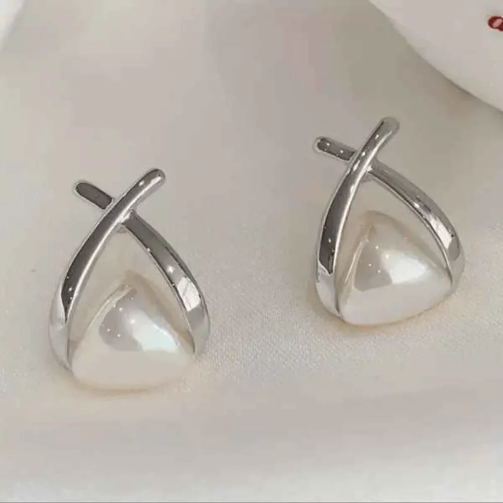 Pearl White Gold Triangle Geometric Stud Earrings